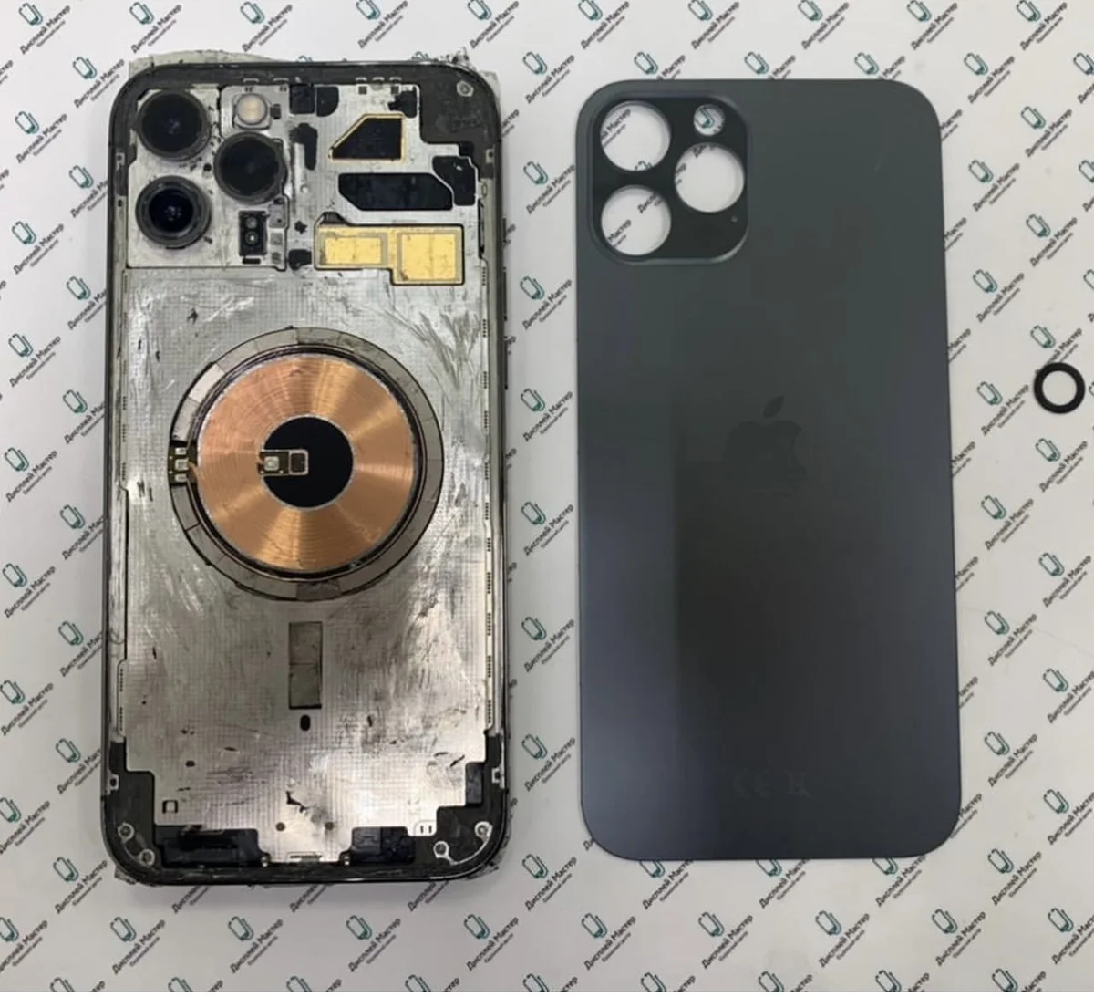 Процесс замены задней панели iPhone
